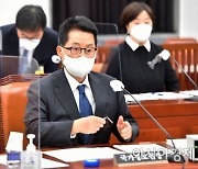 박지원 "대선서도 '정치 거리두기' 할 것..5·18 자료 앞으로도 적극 지원"