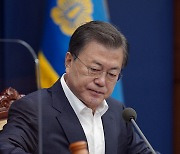 文대통령, 전효관·김우남 의혹에 "즉시 감찰, 신속하고 단호한 조치 취하라"