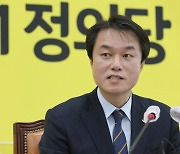 김종철 '강제추행' 혐의 검찰 불송치 결론..경찰 자체종결
