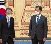 신임장 제출한 일본대사에 "오염수 방류, 한국 우려 매우 커"