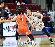 [MD포토] 이대성 '김낙현을 향한 적극적인 수비'