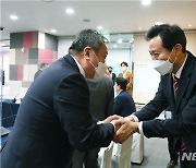 오세훈-김인호 의장 '협치' 다짐.."민생회복 위해 협력 약속"