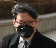 檢, '김학의 불법 출금 의혹' 이광철 비서관에 출석 요청