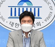 부산 공직자 부동산 비리조사 특위 회견하는 김해영