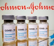 필리핀, J&J 백신 혈전 발생 논란에도 "공급 협상 지속하겠다"