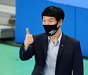 [단독]신영철 감독 우리카드와 3년 재계약, '외인' 알렉스도 재계약 확정