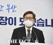 박형준 "점심시간 5인 이상 모임 한시적 허용 검토"..소상공인 지원책 마련도