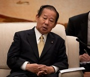 日집권당 '실세' 니카이 간사장 "도쿄올림픽 취소 선택지 있다"(종합)