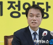 김종철 전 정의당 대표 강제추행 고발건 종결..檢 불송치