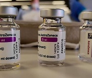 불확실성 커진 백신 "구매 계약 변경 없다..백신 추가 국내 위탁생산"
