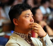 "재산 절반 기부" 약속한 김범수, 카카오 지분 5000억 매각