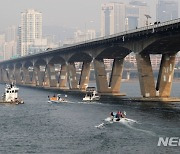 잠실대교 CCTV서 한강 투신자 포착..경찰·소방 수색중