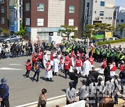 [속보] 태안 신진항 선박화재 피해 어민들 "가세로 군수 사과하라" 요구