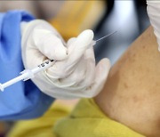 업체명 함구한 채 "해외 백신, 8월 위탁생산"..정부 발표에 증시 대혼란