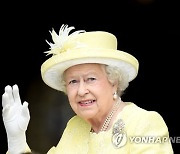 (FILE) BRITAIN ROYALTY QUEEN BIRTHDAY