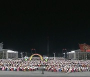 북한, 김일성 생일 맞아 불꽃놀이에 야간 무도회까지