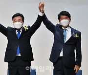 [포토]윤호중, '더불어민주당 신임 원내대표에 선출'