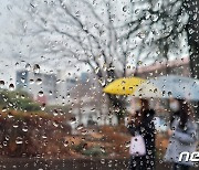 [오늘의 날씨] 전북(16일, 금)..동부내륙 돌풍과 비