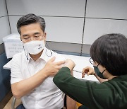 서욱 국방장관 코로나19 백신 접종