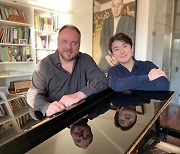 Pianist Cho Seong-jin collaborates with German baritone on new album