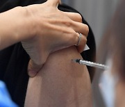 정부 "제3의 백신, 스푸트니크V 아냐..섣부른 발표는 국민 불안 때문"
