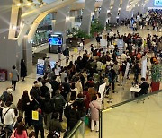 8명이 8000명 검사..보안강화후 더 혼잡해진 김포공항