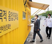 국군수도병원 특별방역 점검하는 서욱 장관