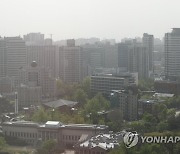 황사로 뿌옇게 보이는 서울하늘