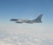 미 항공모함 노리는 '중국의 군용기들'