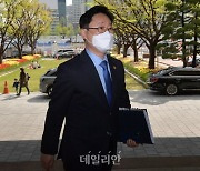 박범계 법무부 장관, 코로나19 음성 판정