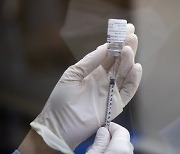 백신 주사기 70만개서 이물질 발견.. 접종 현장서 수거