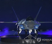 [김귀근의 병영톡톡] 'KF-21 보라매' 인니 손잡고 훨훨 날까