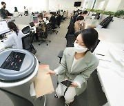 KT, 사내직원 대상 'AI 로봇 우편배송 서비스' 시작