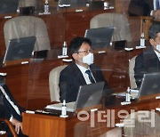 [포토]국회 본회의 대정부 질문에 참석한 이인영-박범계-서욱-전해철