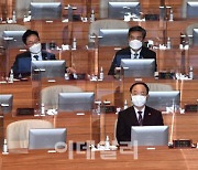 [포토]국회 정치·외교·통일·안보 분야 대정부질문에 참석한 국무위원들