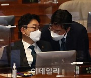 [포토]국회 대정부 질문에 참석한 박범계 장관