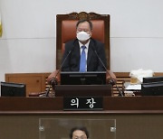서울시의회 제300회기 축사하는 조희연 교육감