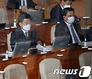 국회 대정부 질의 참석한 국무위원들