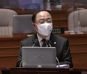 홍남기 "추가 백신 논의 거의 마무리..11월 집단면역 문제 없을 것"