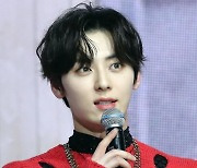 [포토] 민현 '눈빛으로 말해요'