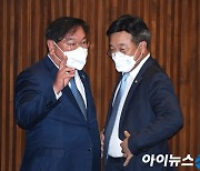 [포토]논의하는 김태년-윤호중