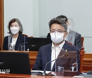 수보회의 첫 참석한 이철희 정무수석과 박경미 대변인 [경향포토]