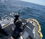 해상 사격훈련 하는 동해해경청 특공대원들