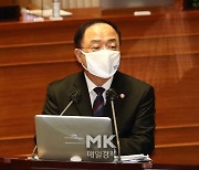 홍남기 "상반기 1200만명 접종 가능..문 정부 믿어달라"