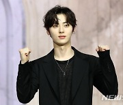 민현 '뉴이스트 파이팅!'