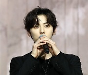 인사말 하는 뉴이스트 민현