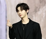 민현 '심쿵 하트'