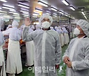 [포토] 농협김치 공장 방문