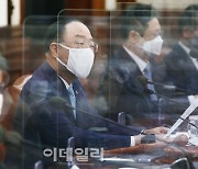 [포토]국무회의 주재하는 홍남기