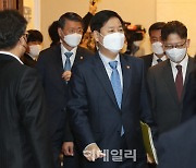 [포토]국무회의 참석하는 구윤철 국무조정실장